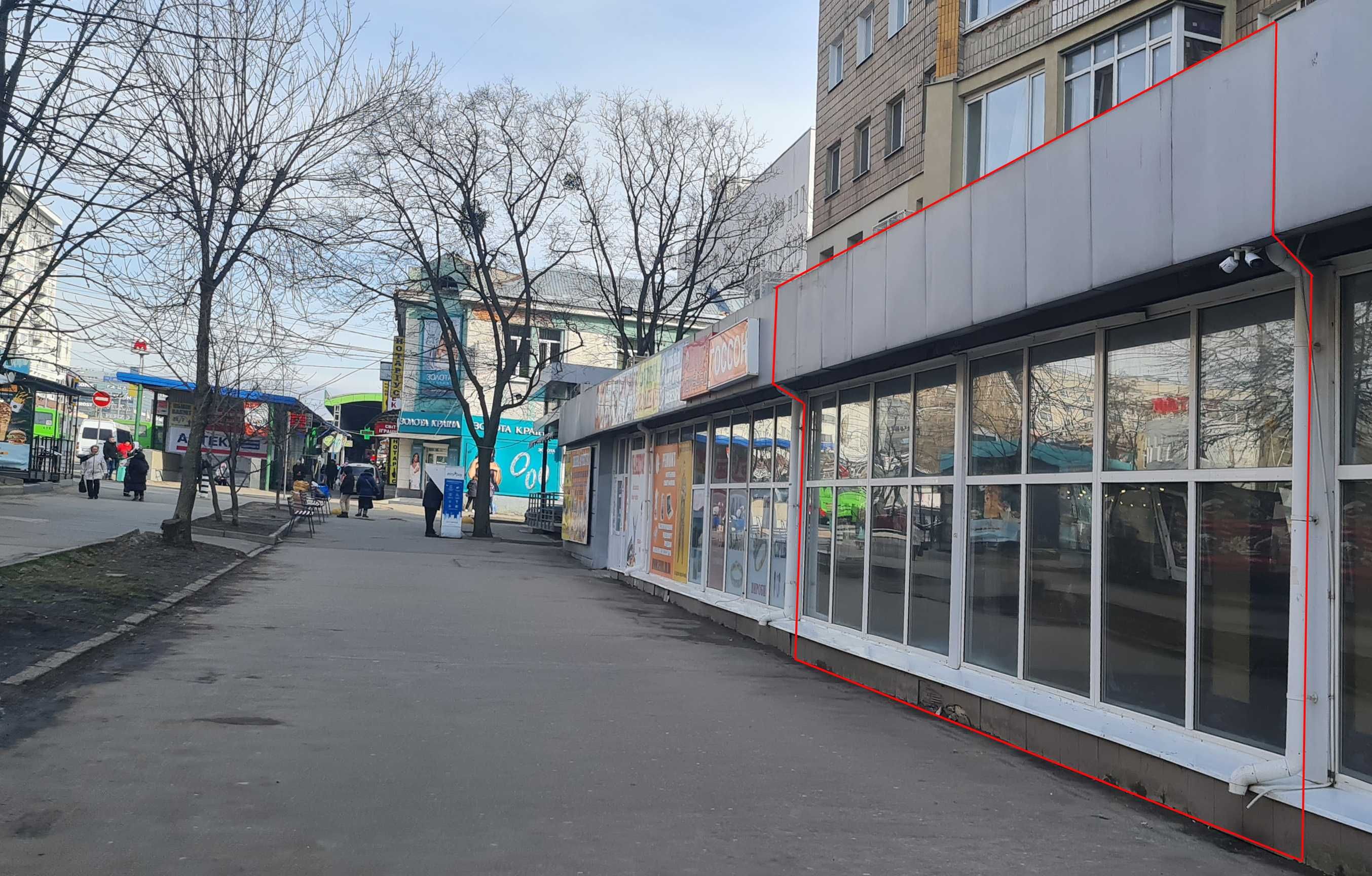 Аренда под магазин, салон или др. красная линия, м. Холодная Гора