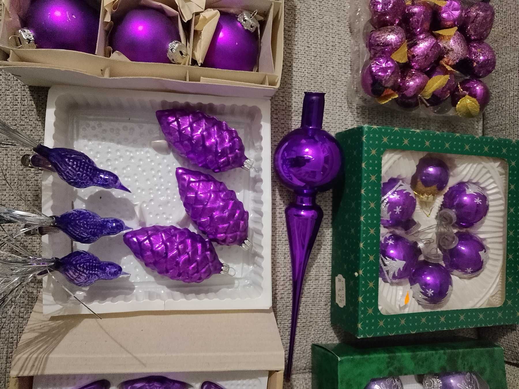 Ozdoby swiąteczne, choinka w kolorze  fioletu