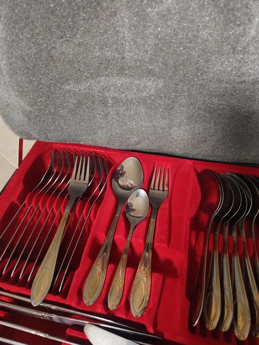 Walizka, komplet sztućców Princess Gold