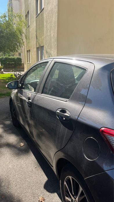Toyoya yaris 1.0 em bom estado