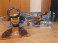 Monster trucks arena smashers