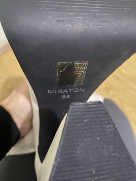 Стильные сапоги ,женские ,39 размер