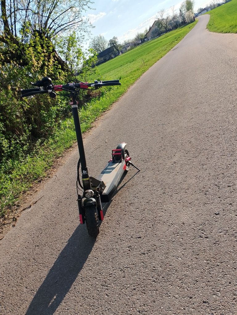 Sprzedam hulajnogę kukirin kugo m4 pro