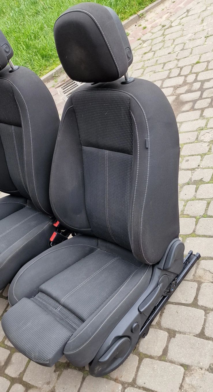 FOTEL PRZÓD PRAWY LEWY REGULOWANY GRZANY OPEL ASTRA IV KOMBI