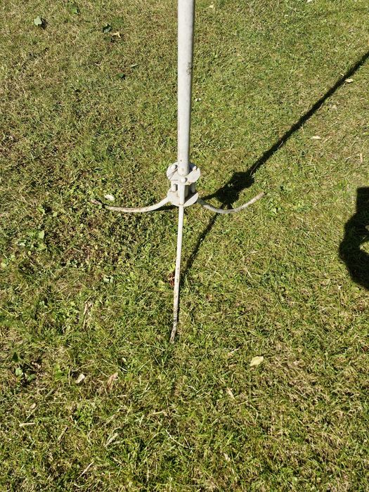 Wieszak na kwiaty, metalowy kwietnik