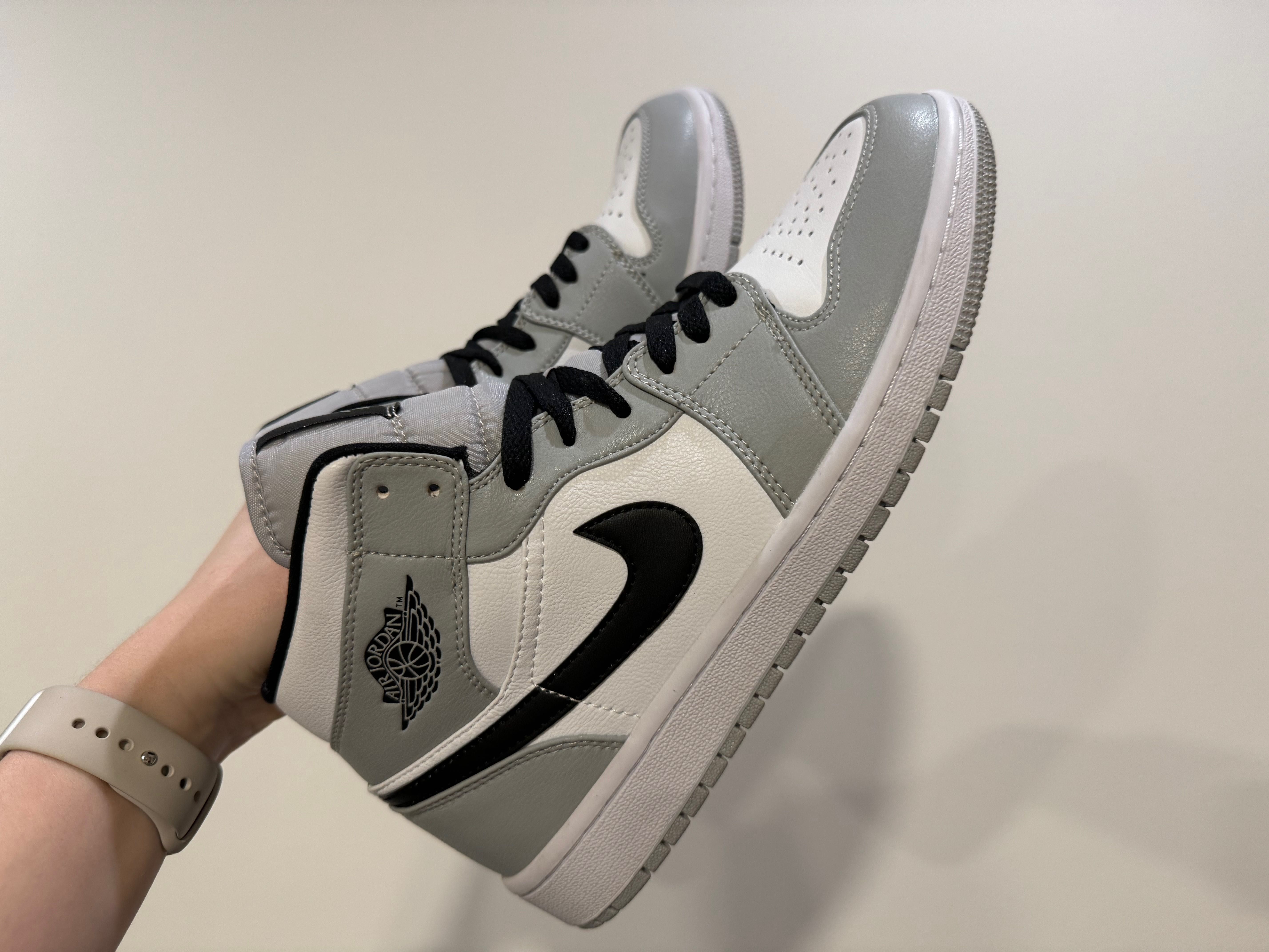 Buty Nike Air Jordan 1 Mid Light Smoke Grey r. 42