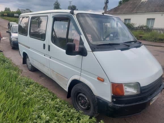 Продам Форд транзит 2.5 дизель переоформлення присутне
