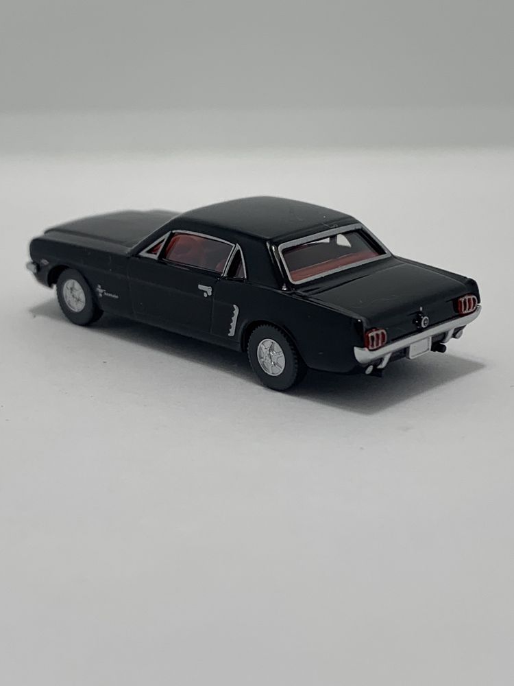 Ford Mustang Coupé da Wiking escala 1/87