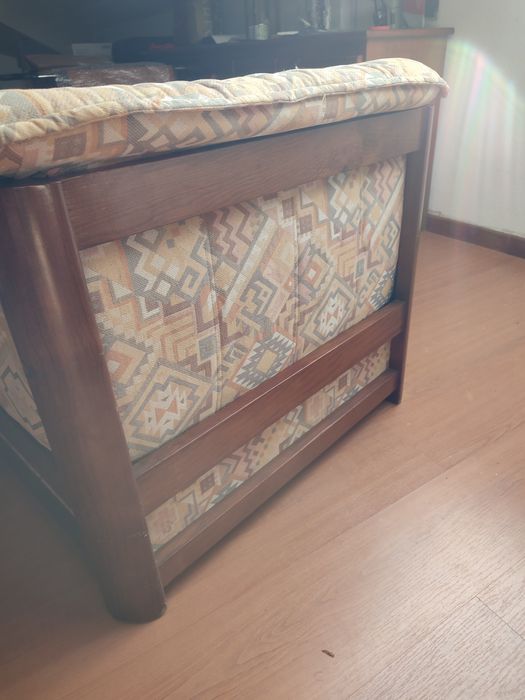 Vendo Sofá em Madeira