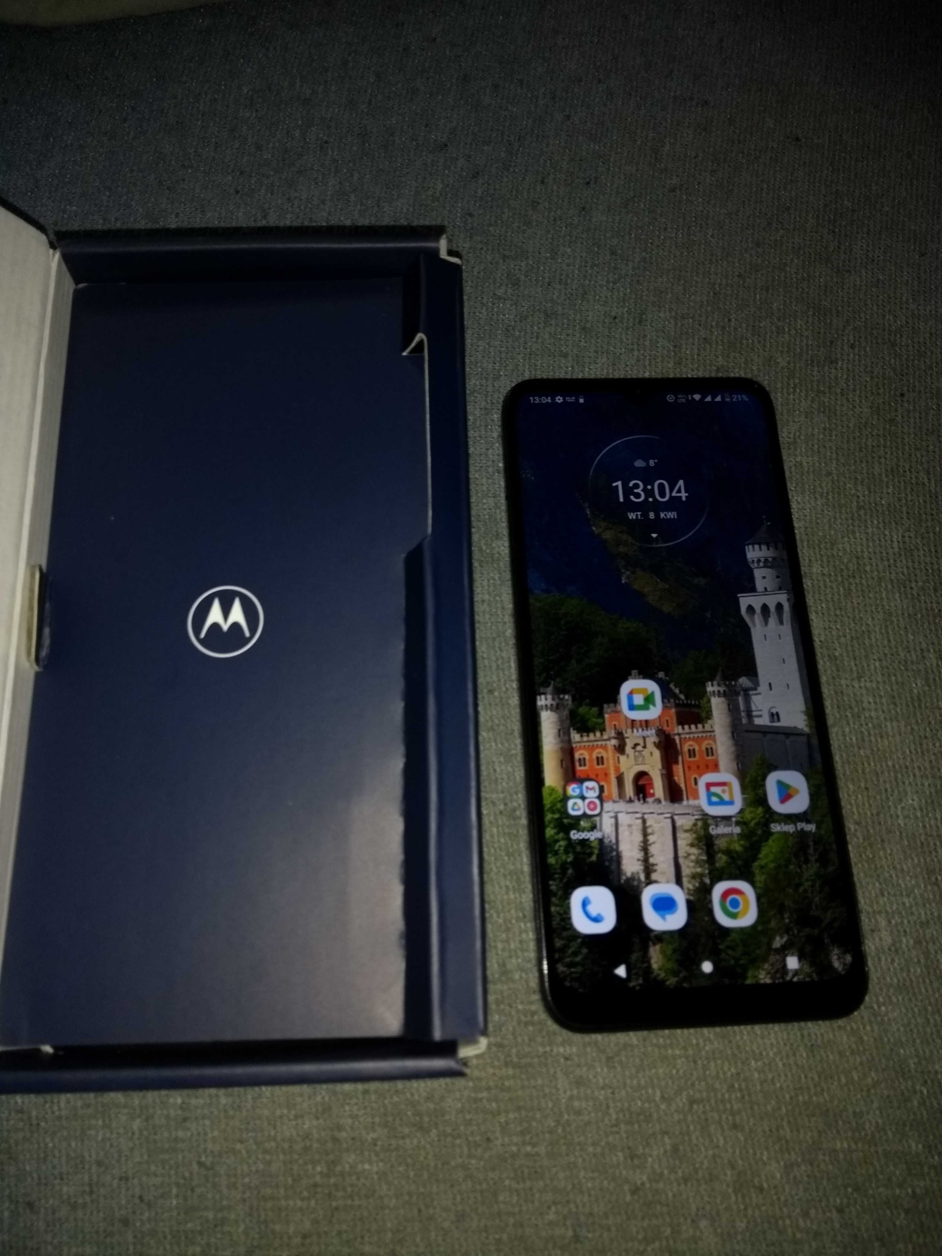 Motorola E13, stan jak nowy.