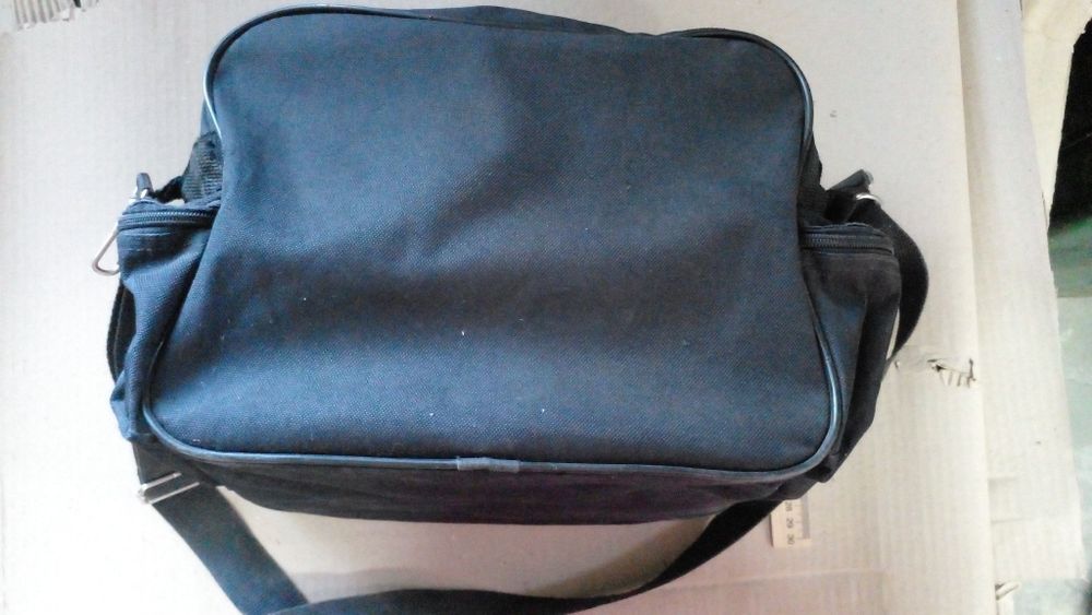 Сумка чорна наплічна