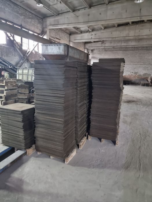 Вібропрес ПВ 12 для виготовлення тротуарної плитки.