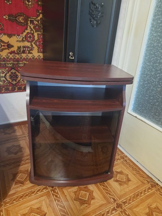 Тумбочка под телевизор б/у. Торг
