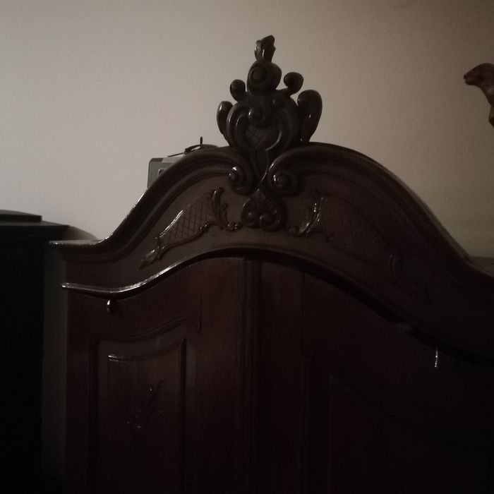 Шкаф одежний старинний