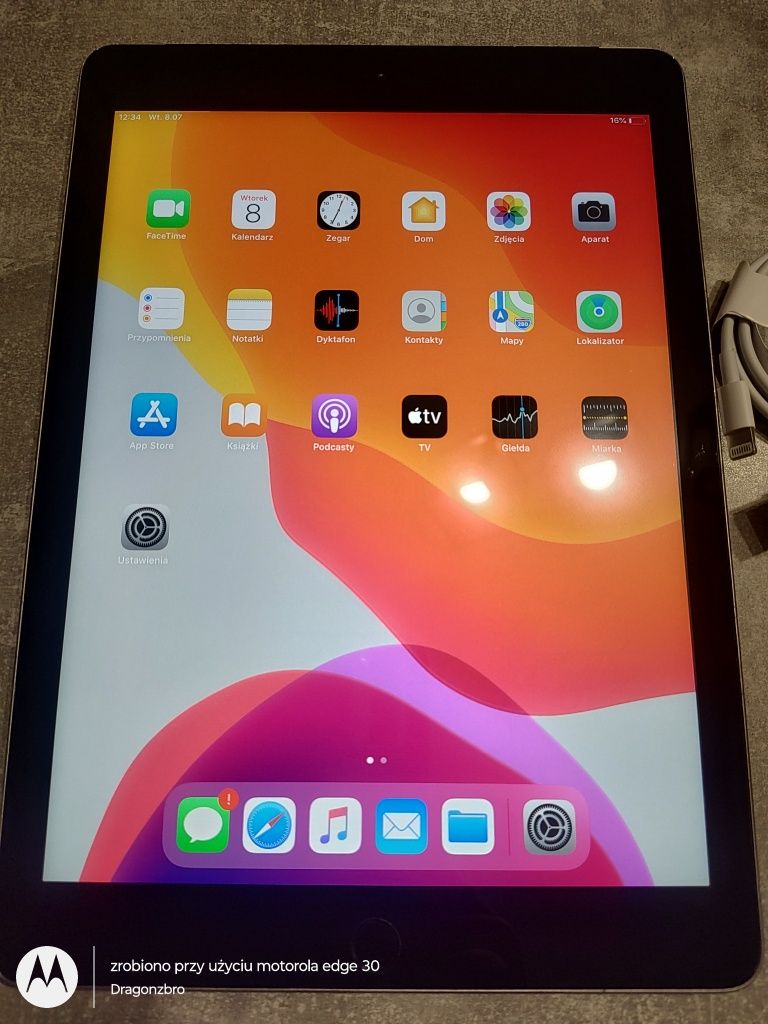 Apple iPad A1823 (5 generacji) pojemność 128GB opis