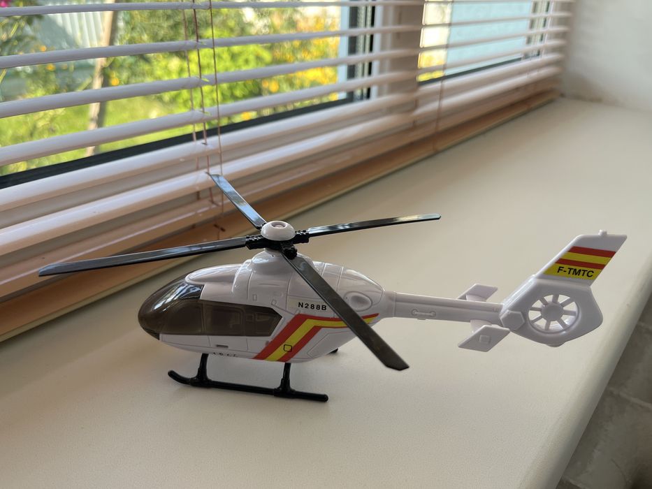 Гелікоптер іграшковий на батарейках