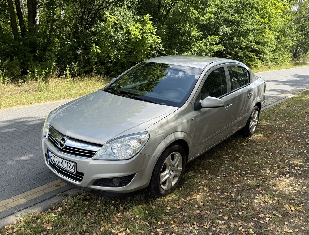 Opel Astra H 1.6 Sedan 2008 Zadbana !