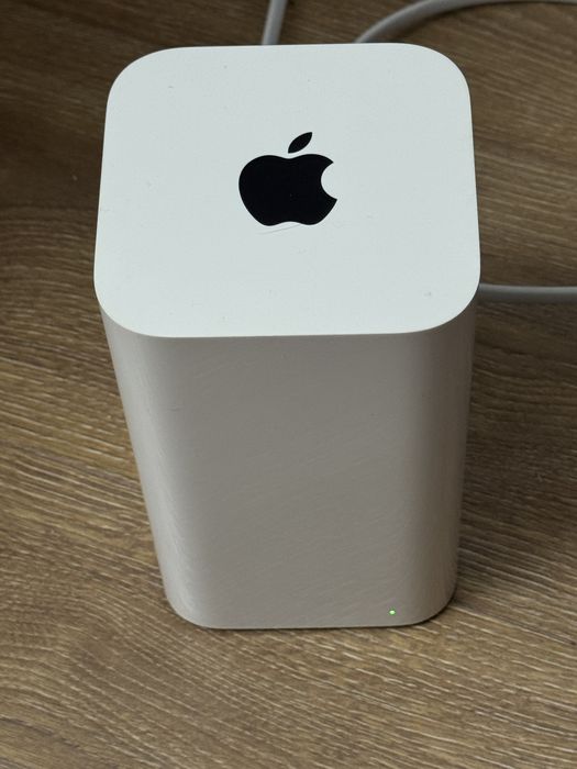 Apple AirPort Extreme A1521 – стильний та надійний роутер