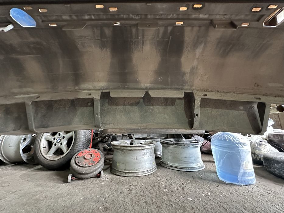 Продам задний бампер на бмв е39 седан