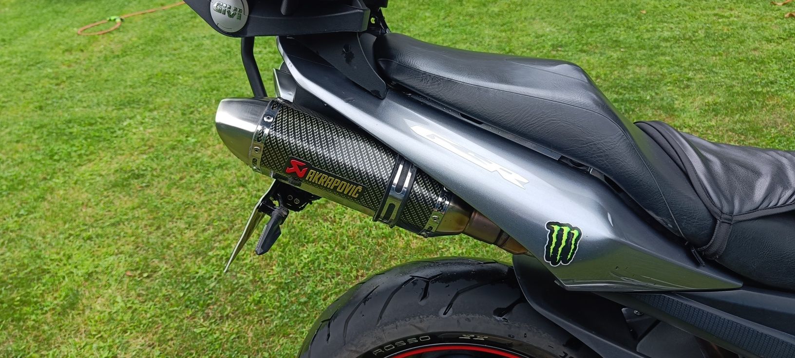 Suzuki Gsr 600 , kufer givi oświetlenie LED