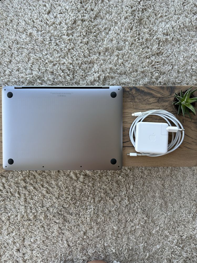 Продам MacBook Pro 13” (M1, 2020)