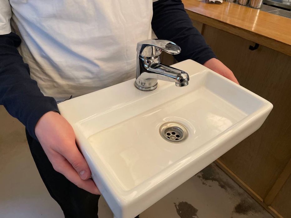 Комплект змішувач з умивальником