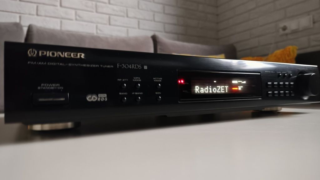 Pioneer F-304RDS cyfrowy tuner stereo HI-FI. Stan idealny.