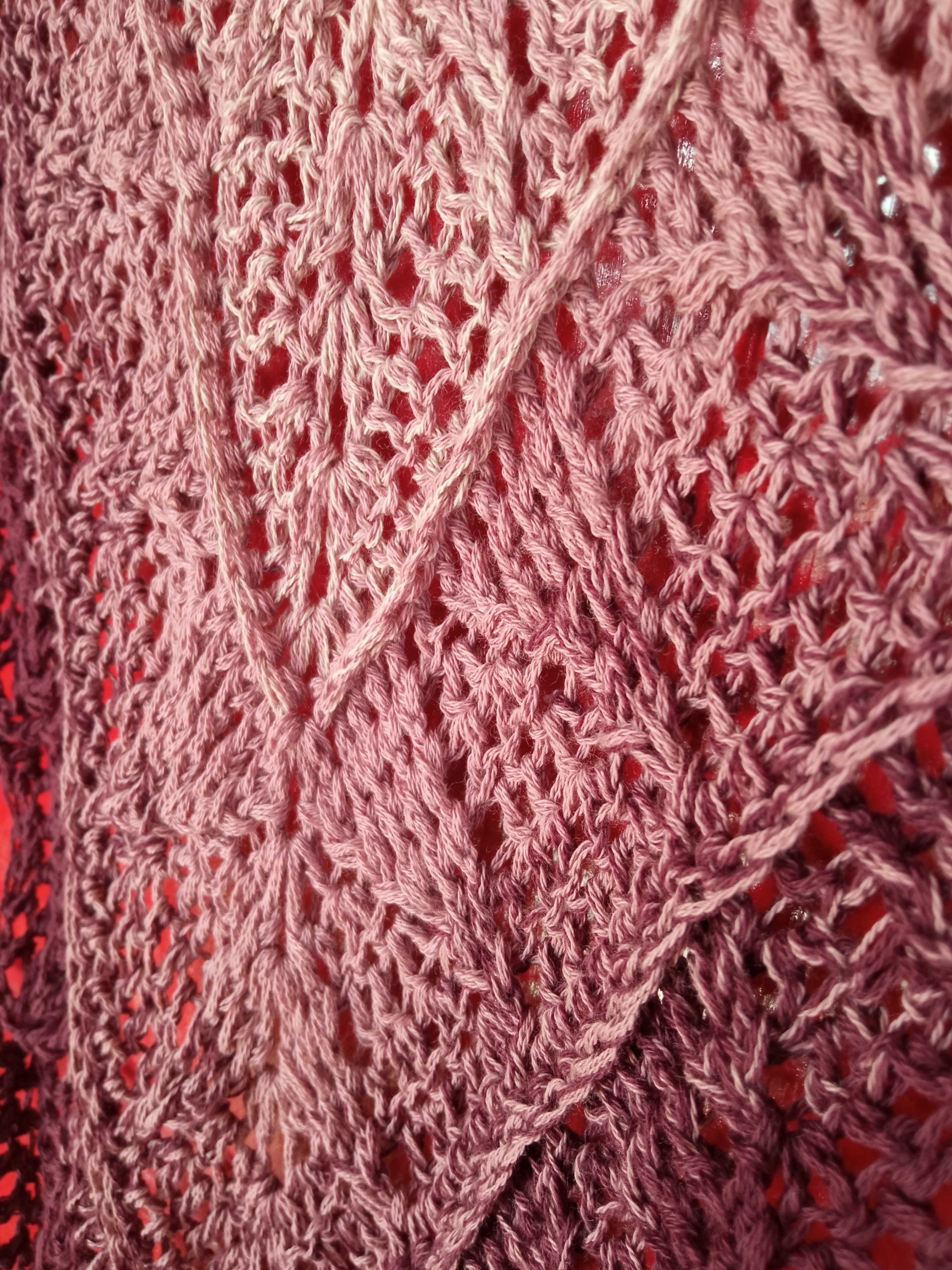 Letnia chusta bawełniana ręcznie robiona z włóczki.
