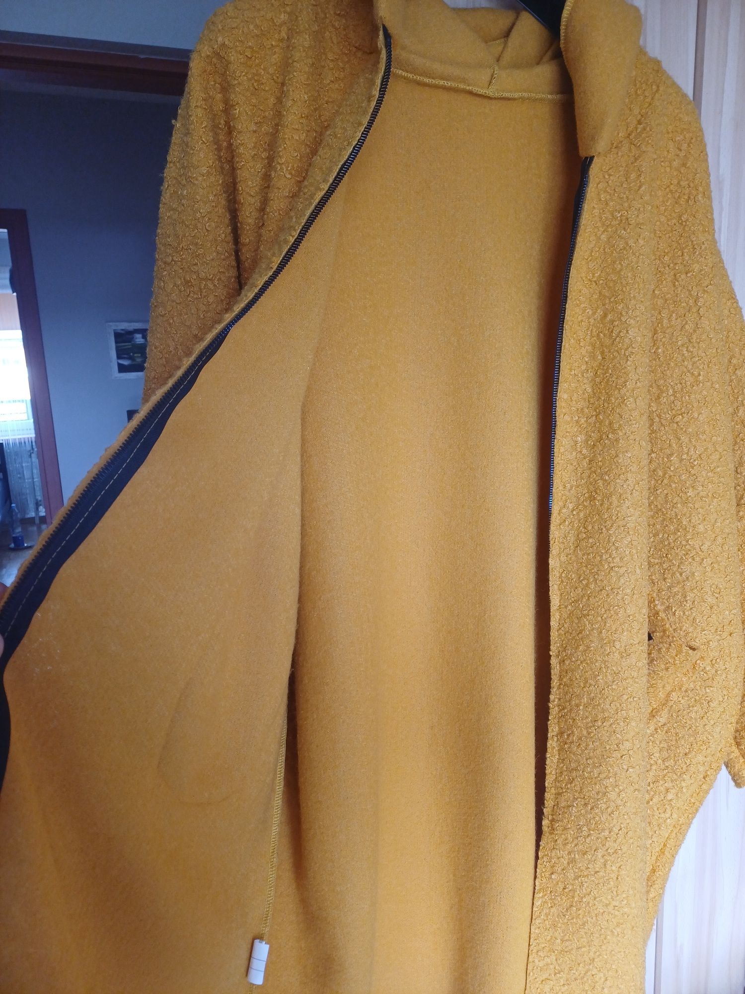 wiosenny musztardowy kardigan płaszczyk z kieszeniami i kapturem