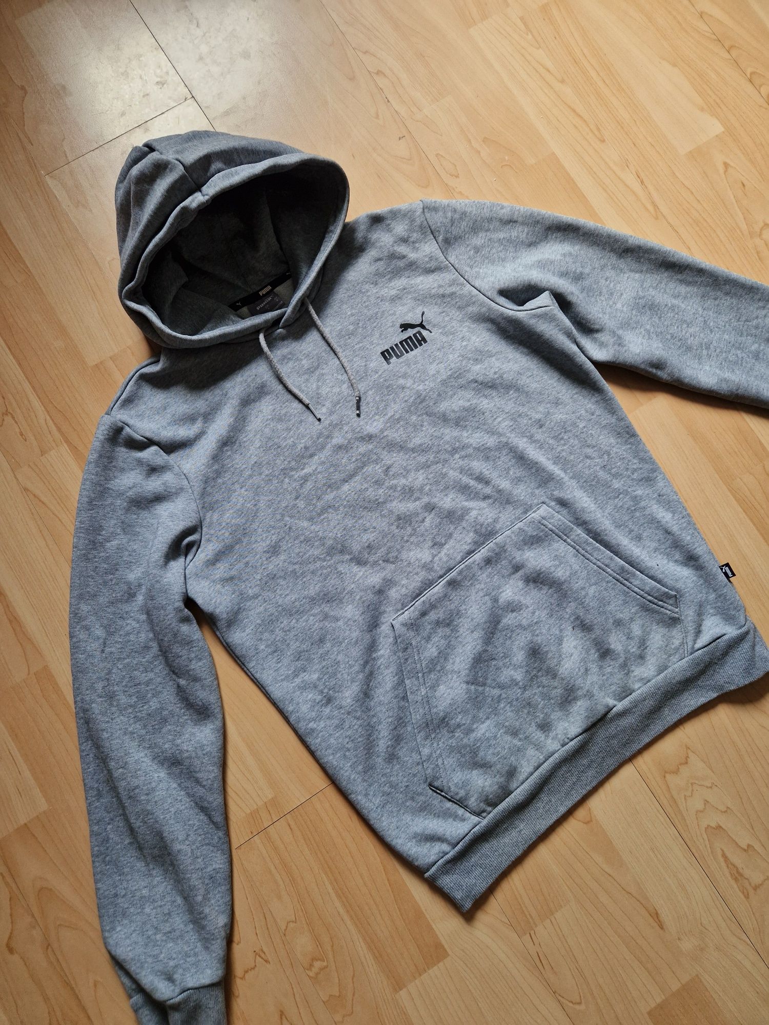 Bluza Puma
Rozmiar: S/M
Wymiary:
Szerokość mierzon pod pachami:2x53cm