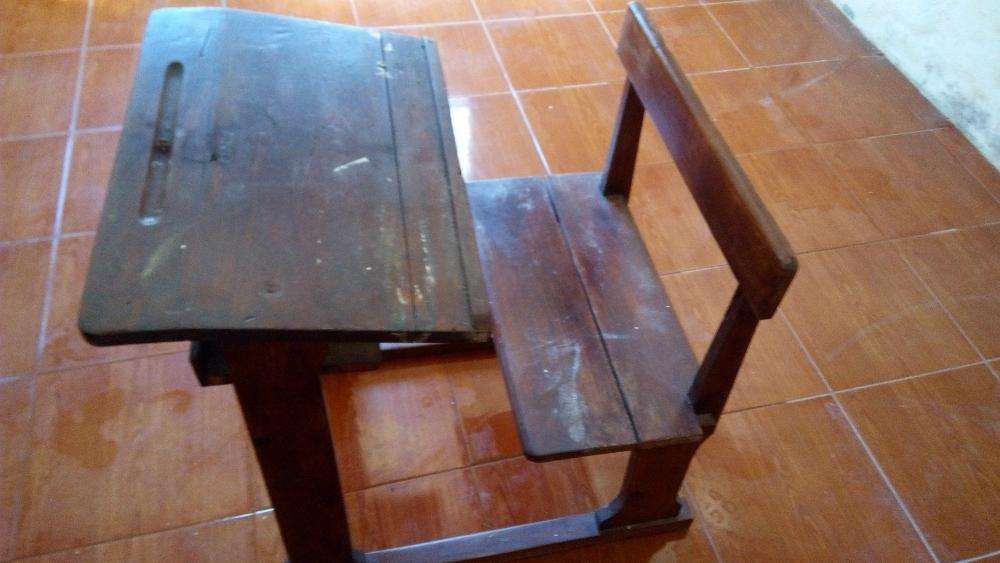 Mesa antiga de escola