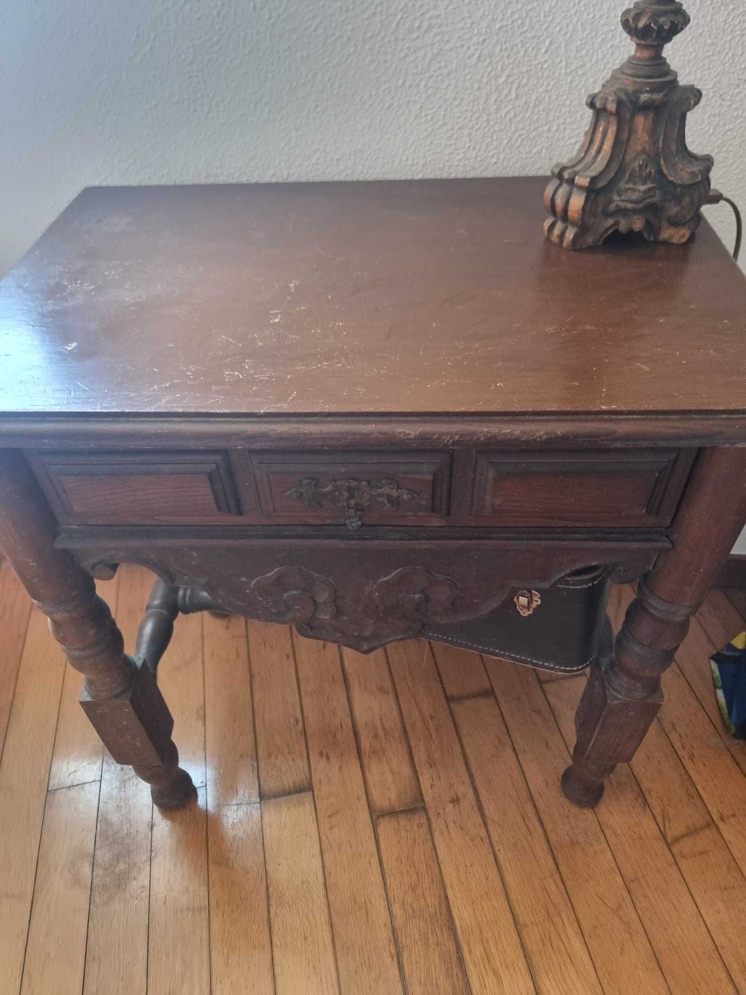 Mesa de Apoio madeira maciça feita artesanalmente usada