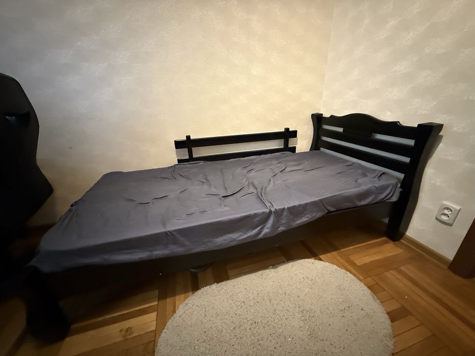 Ліжко полуторне з матрацом