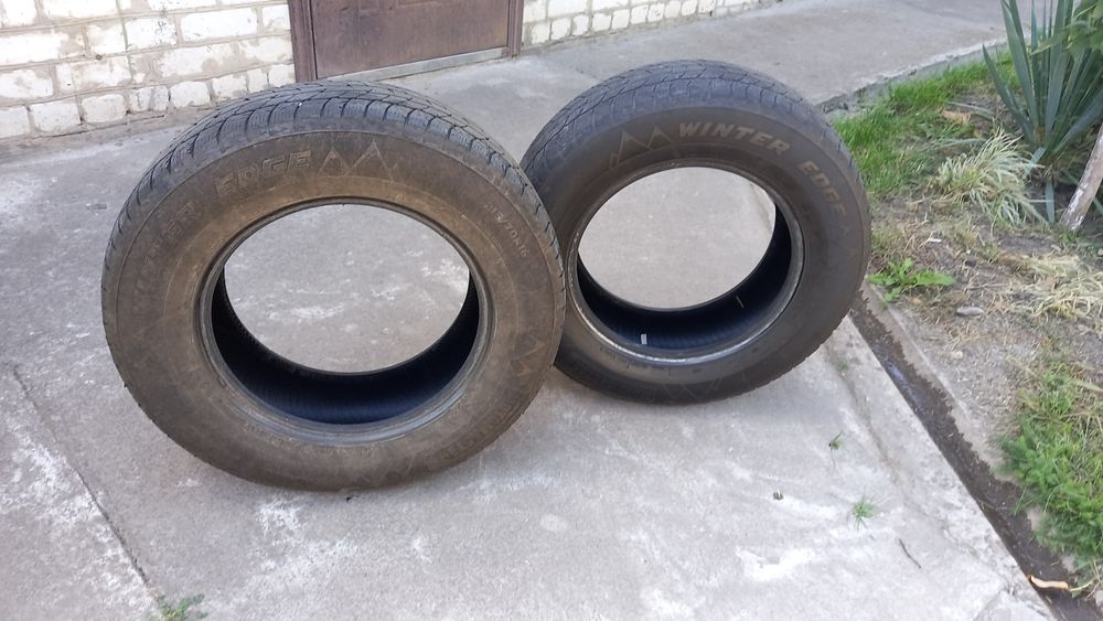 Шини зимові пара   215 / 70 R 16