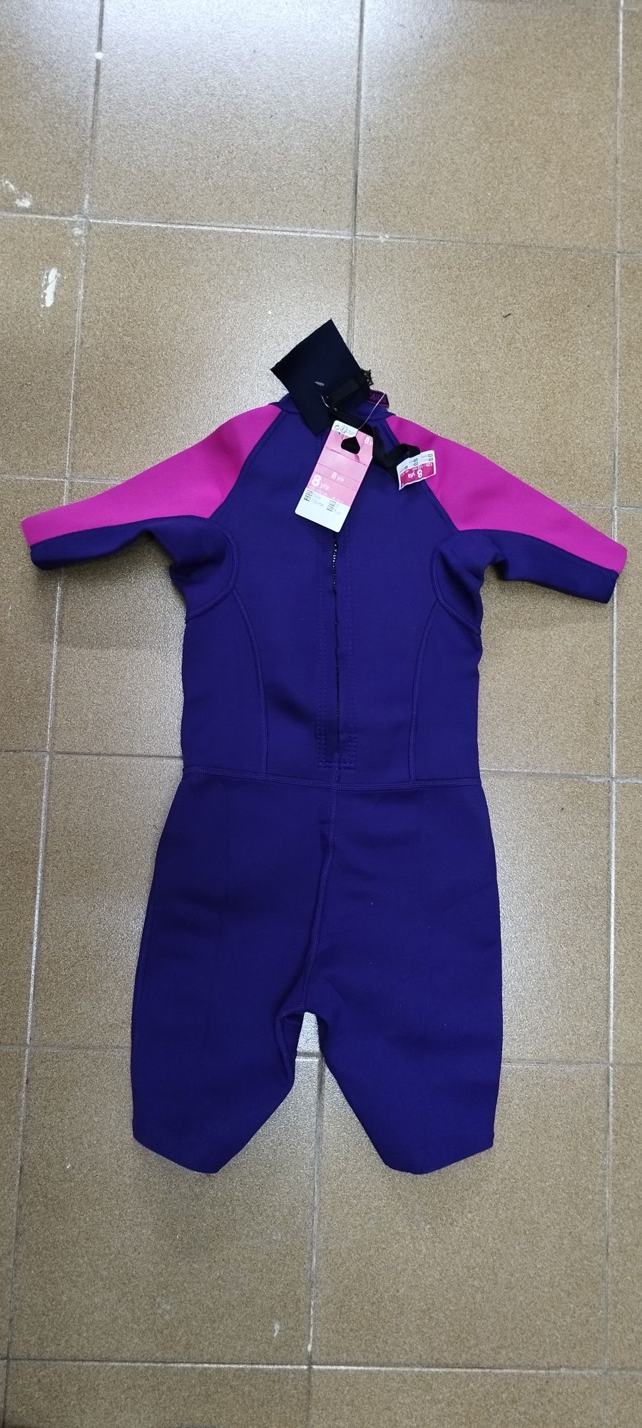 Fato neoprene para criança novo.
