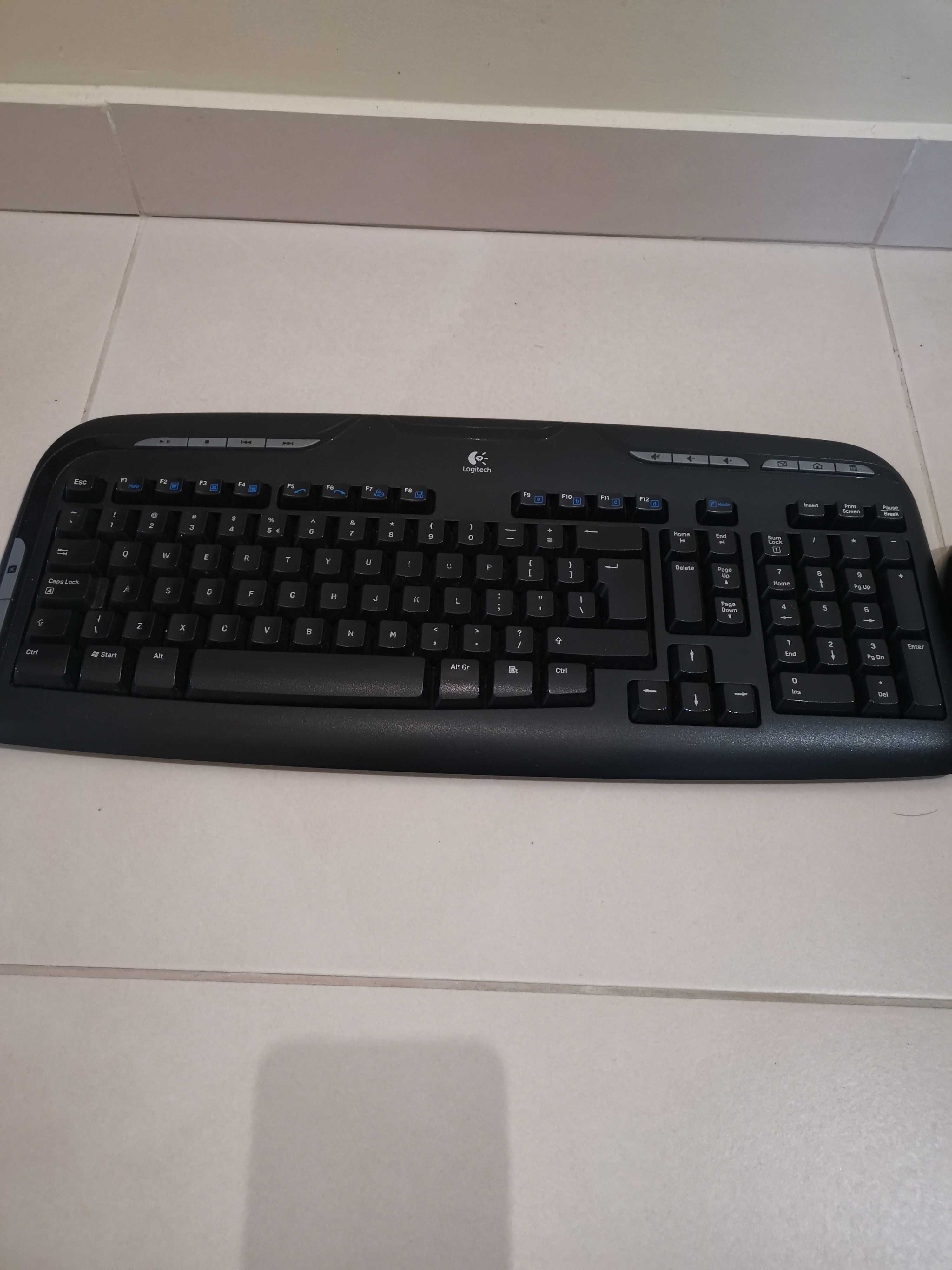 Klawiatura Logitech z myszą