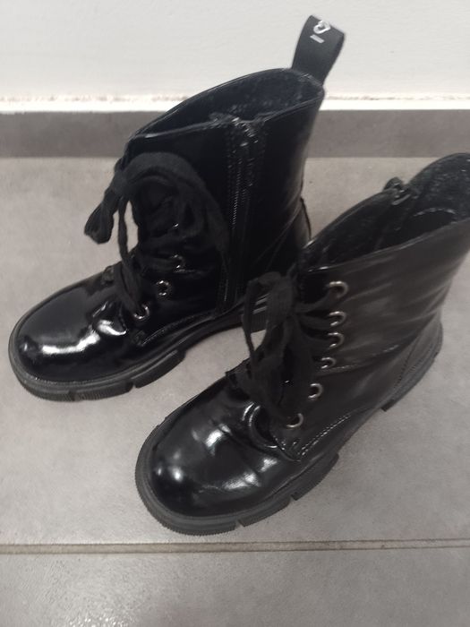 Sprzedam damskie buty rozmiar 34.