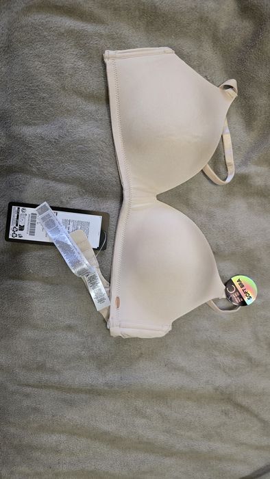 Жіночий бюстгальтер