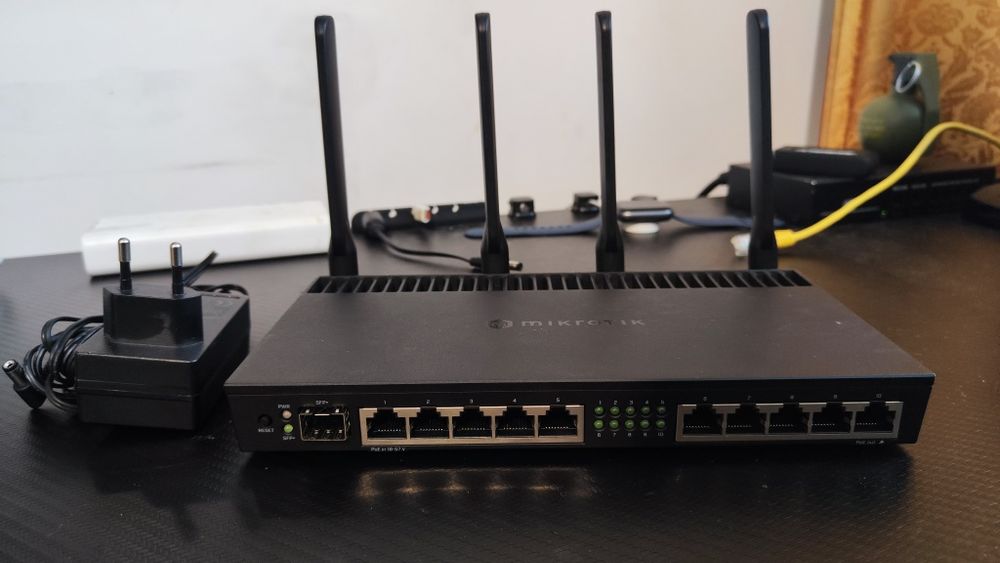 Wi-Fi роутер MikroTik RB4011iGS+5HacQ2HnD-IN