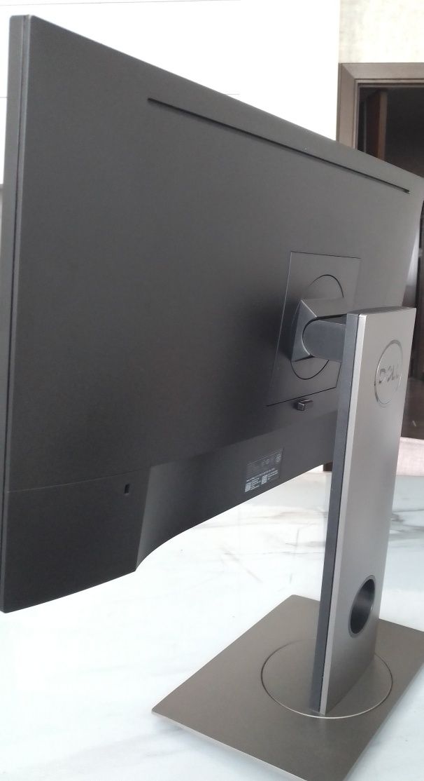 Монитор DELL P2418D