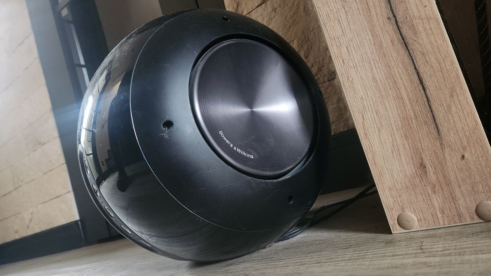 Subwoofer B&W PV1 idealnym do audio zamknięty 500w