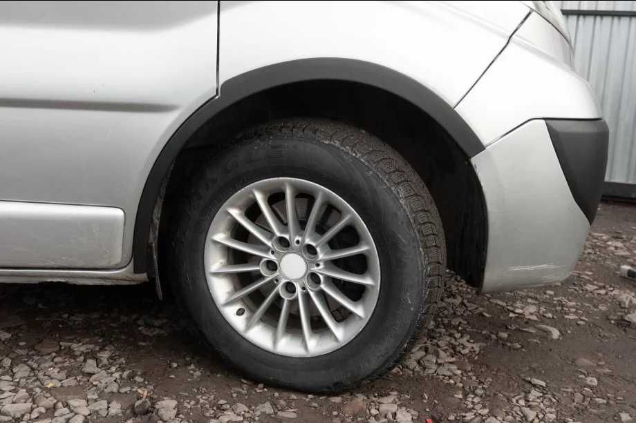 Накладки на колісні арки Renault Trafic. Фендери на Рено Трафік ДЗВОНИ