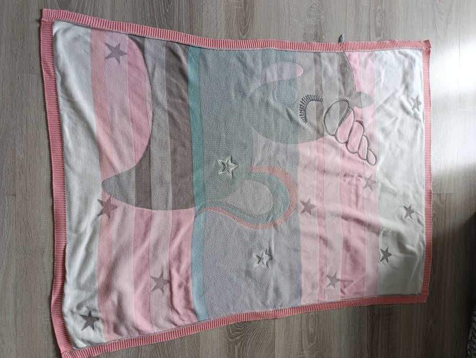 Kocyk z aplikacją sensoryczną firmy Bizzi Growin 80x100