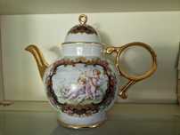Bule em porcelana antigo