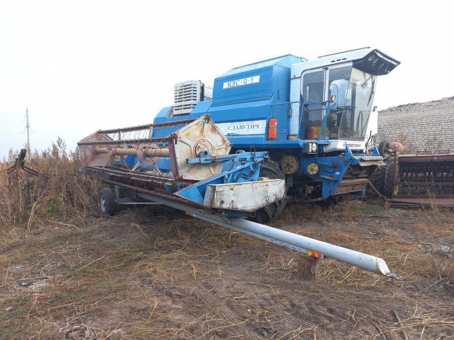 Комбайн Славутич КЗС 9