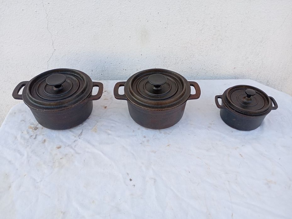 Conjunto de três tachos ferro fundido pequenos