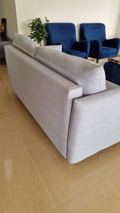 Cama King-size e dois sofás cama