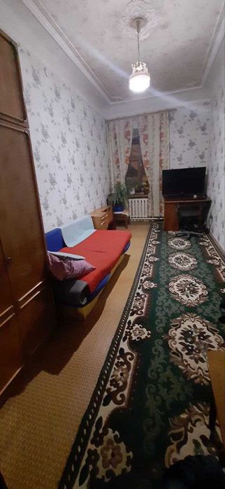 Здам кімнату на довготривалий термін. Метро, трамвай поруч.