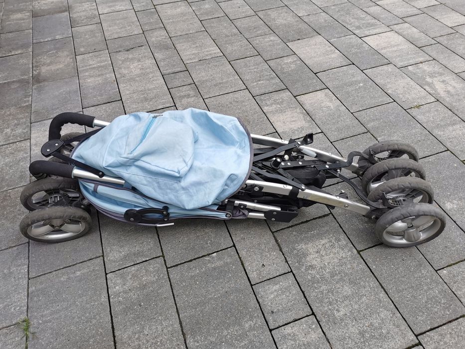 Wózek spacerowy składany typu "parasolka"