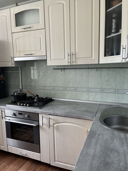 Кухня з радіусним кутои